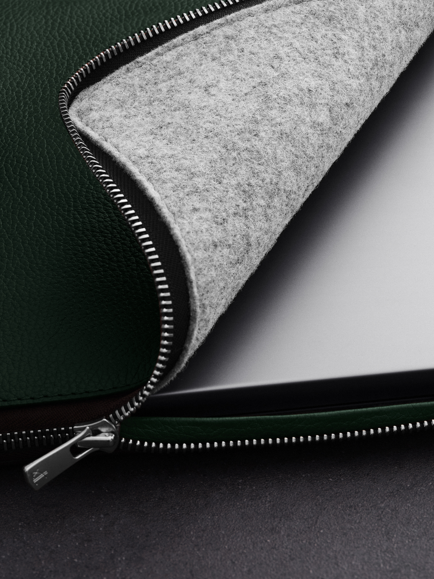 Woolnut Leather Folio for 13" MacBook Air & 14" MacBook Pro - Green