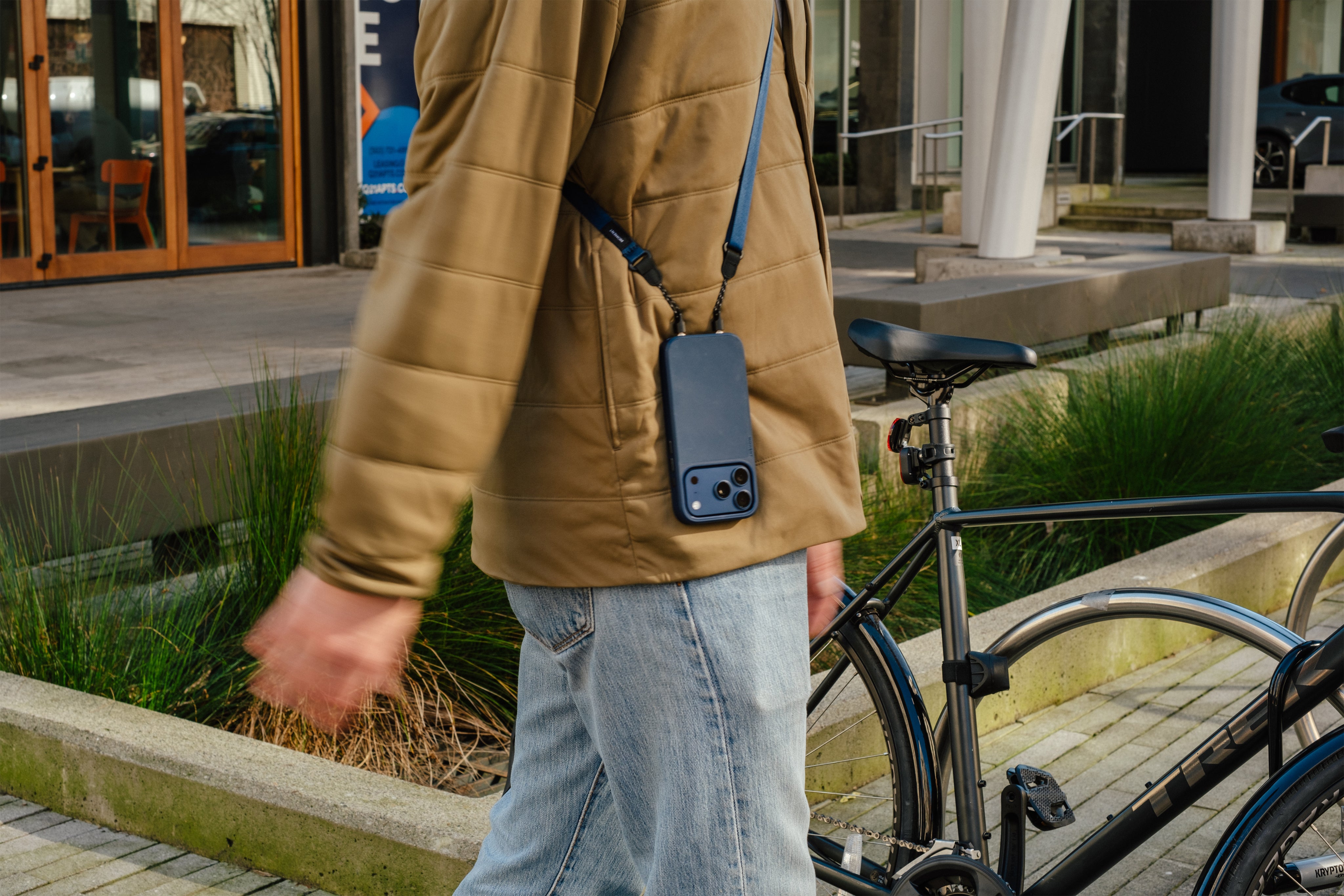 Moment Mobile Adjustable Crossbody Strap - Indigo