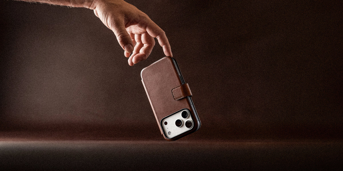 Nomad Modern Folio with Horween Leather for iPhone 18 Pro - Rustic Brown